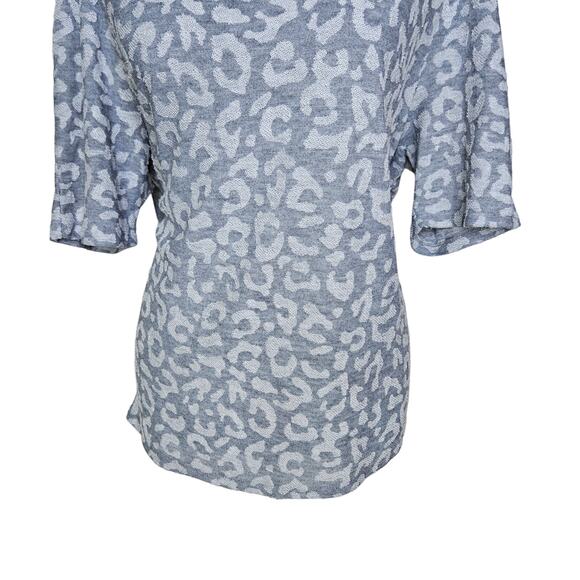 Ann Taylor LOFT Animal Print Short Sleeve Sheer Gray Knit Top Blouse Size Large - Picture 3 of 8